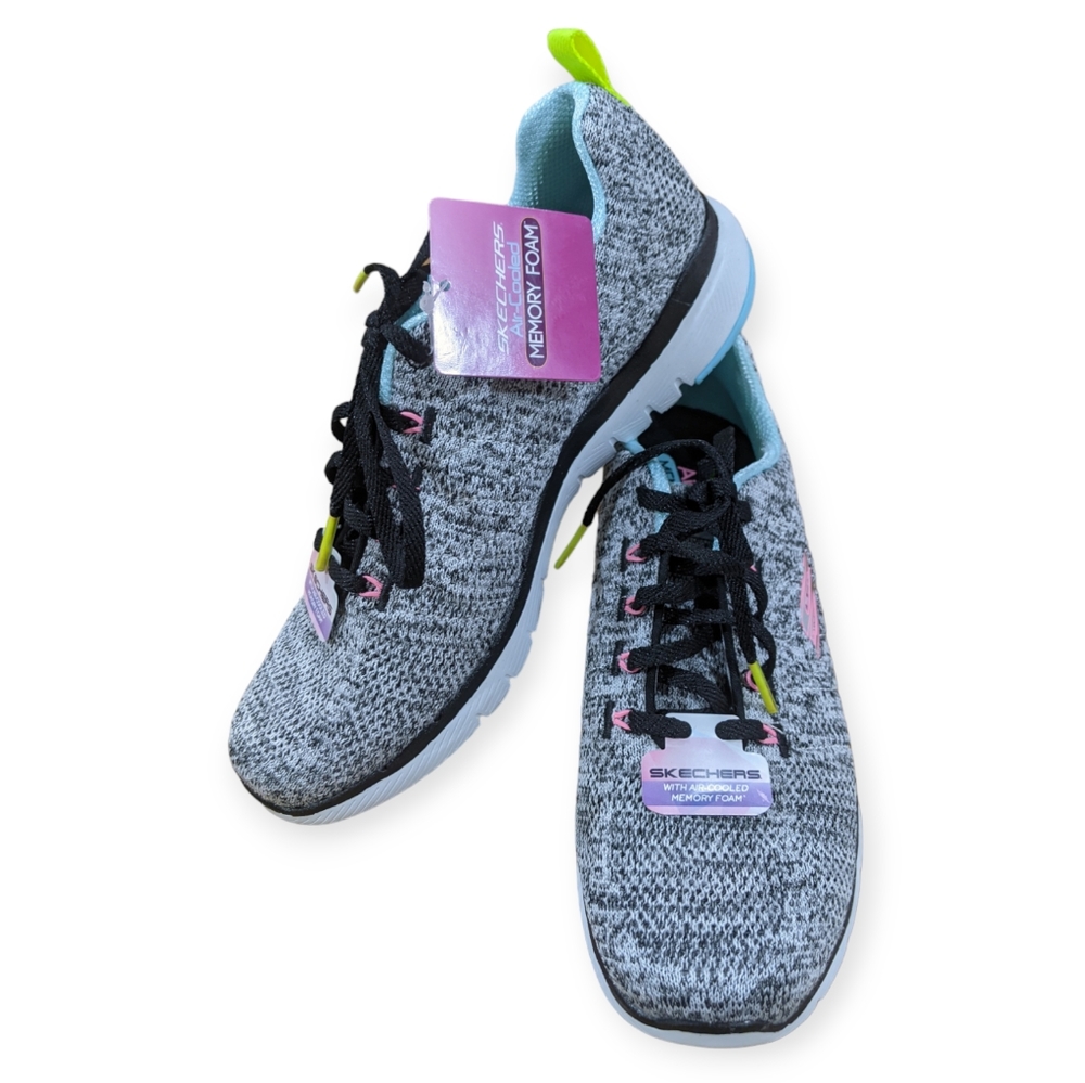 Skechers low top,slip in/on lightweight walking shoe sz7